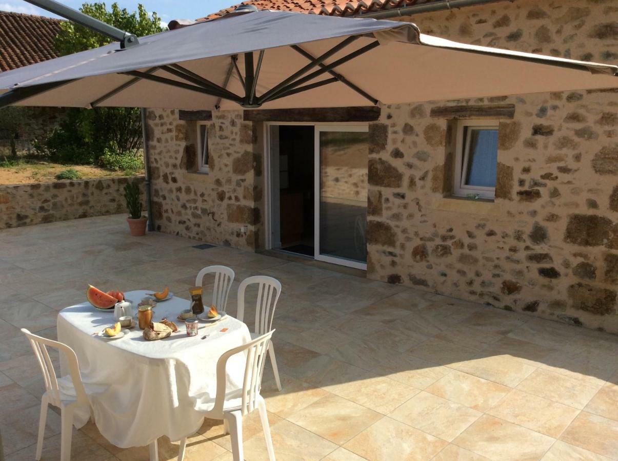 Gite Des Vergnes Esse Exterior foto
